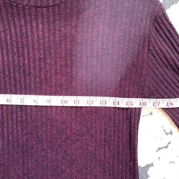 BCBG tunic top with black sheer bottom in size XS. Pretty sleeves! GUC. - Picture 5 of 7